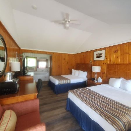 Bayview Lakefront Inn Saint Ignace Exterior foto